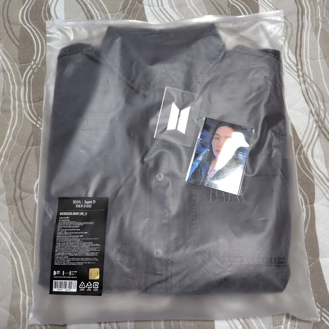 ☺️BTS☺️SUGA AgustD オーバーサイズシャツ Mサイズ 新品 超格安価格 BTS SUGA Agust D TOUR D-DAY OVERSIZED SHIRT
