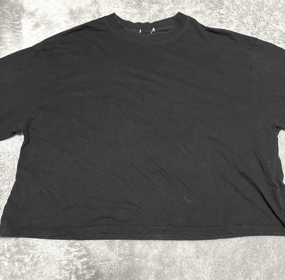 Thumbnail of Black, no-brand T-shirt, three-quarter sleeves