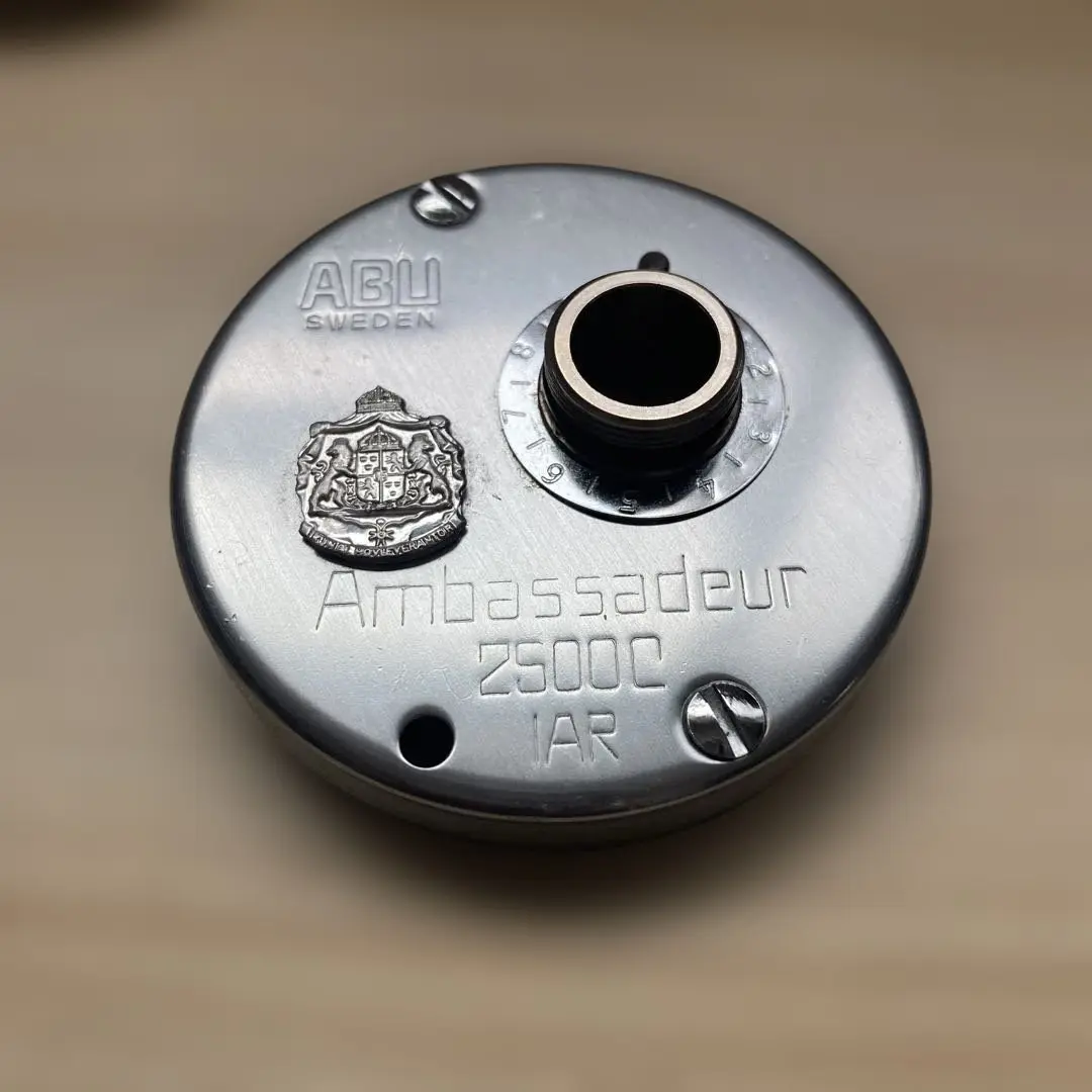 アブ アンバサダー 2500C IAR（右ハンドル）サイドカップ ABU アンバサダー 2500C サイドカップ Ambassadeur - メルカリ