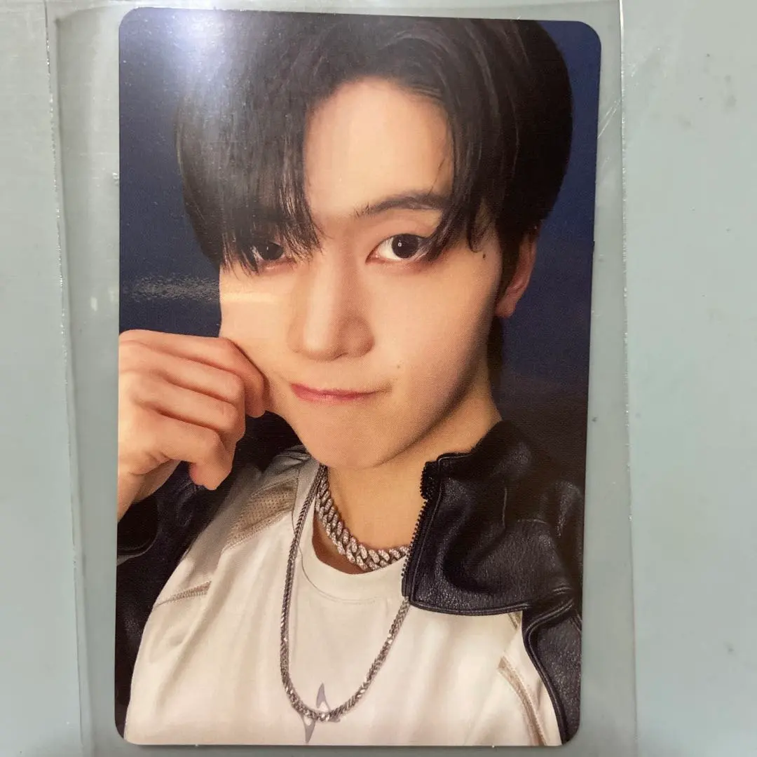 Thumbnail of ZB1 photocards: ICONIK insert - METHEW, MATTHEW