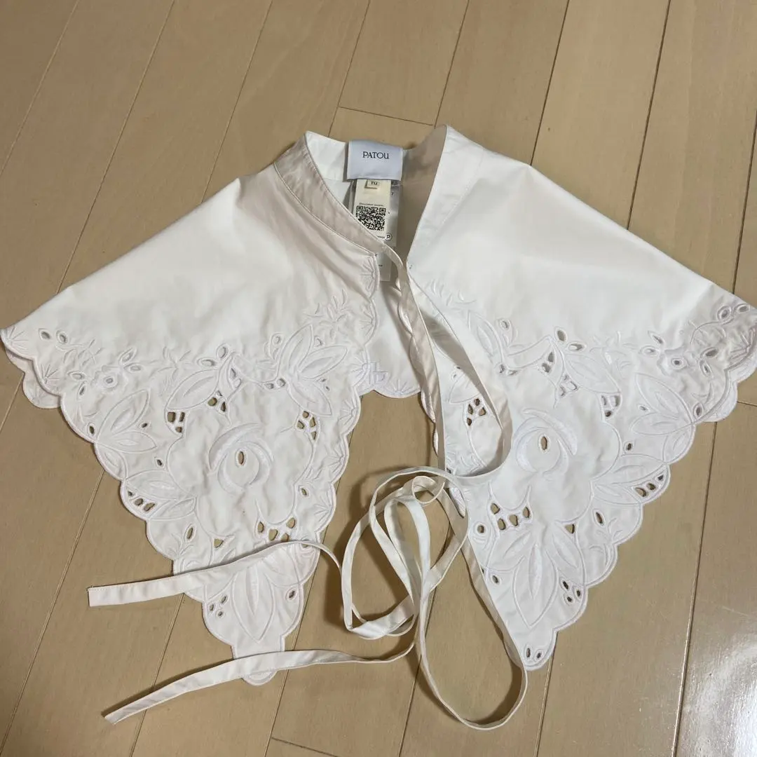 【極美品】PATOU パトゥ 刺繍レース付け襟 ホワイト 極美品】PATOU パトゥ 刺繍レース付け襟 ホワイト