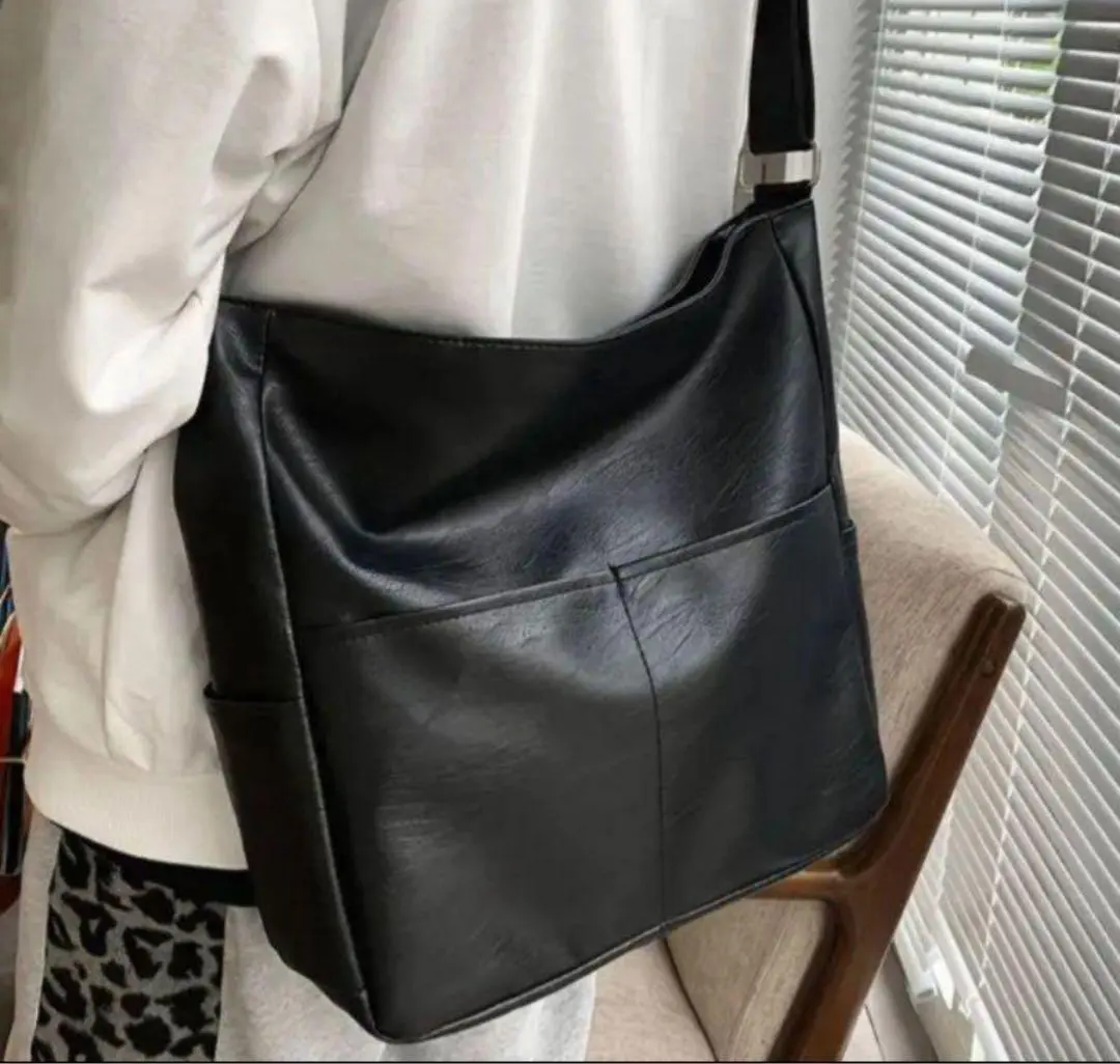 Thumbnail of Black Shoulder Bag Commuting Leather Shoulder Bag Tote Bag Large Capacity Korean