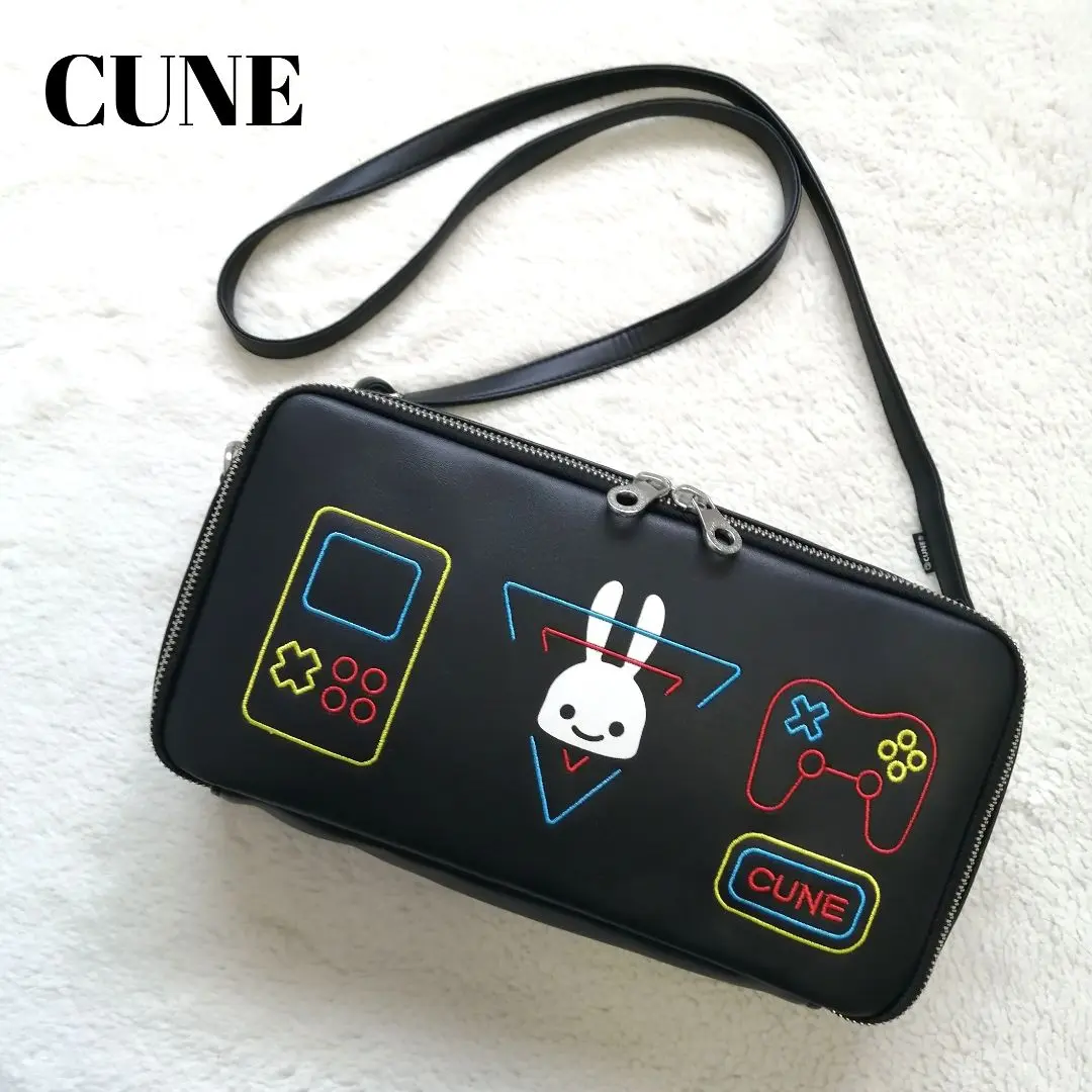 CUNE　キューン　カバン　ワンショルダーバッグ　ボディバッグ CUNE - 新品未開封 CUNE キーホルダー付き ボディバッグ