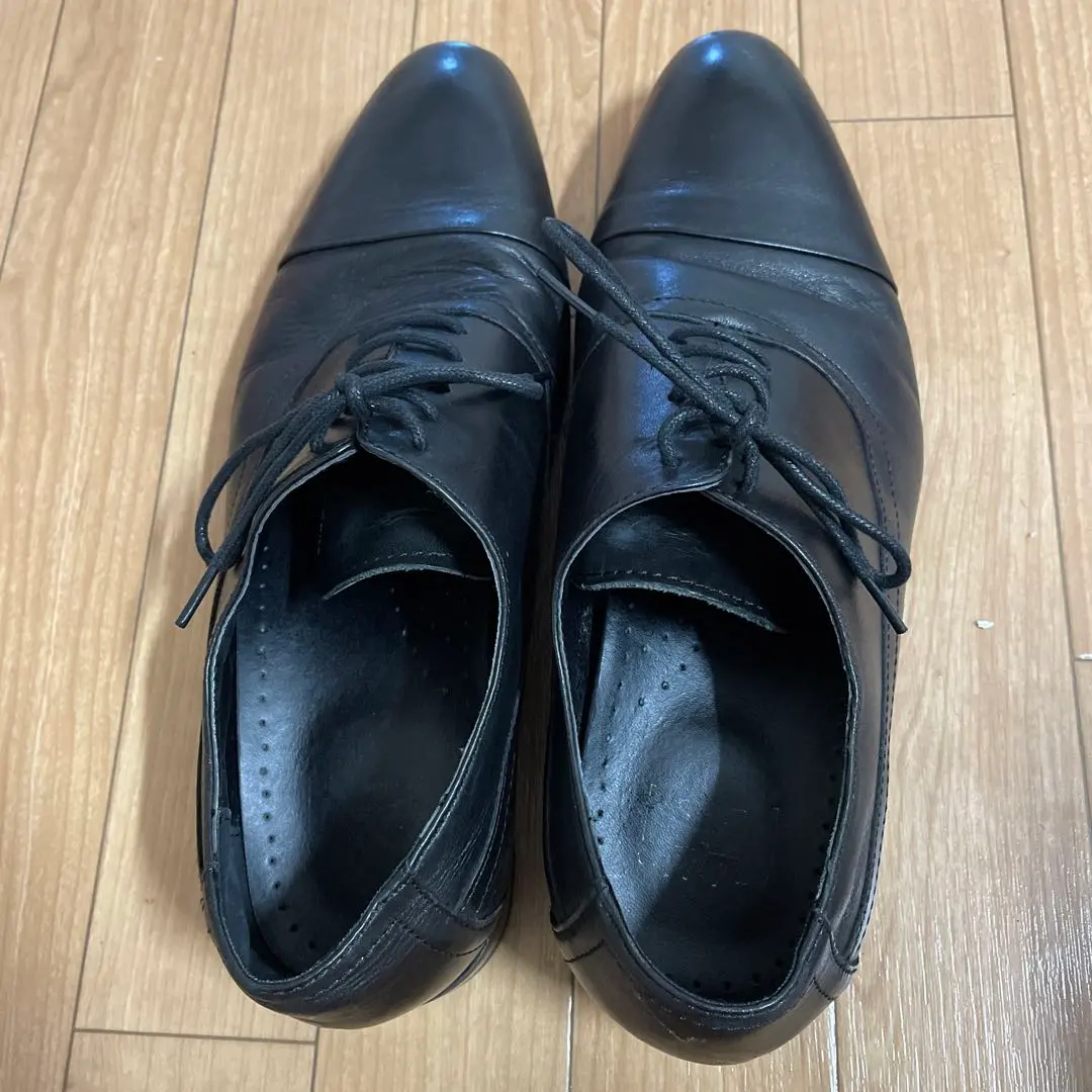 Thumbnail of Black leather