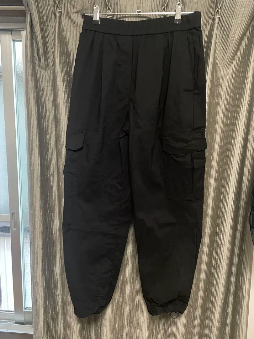 黑色工裝褲 的縮圖