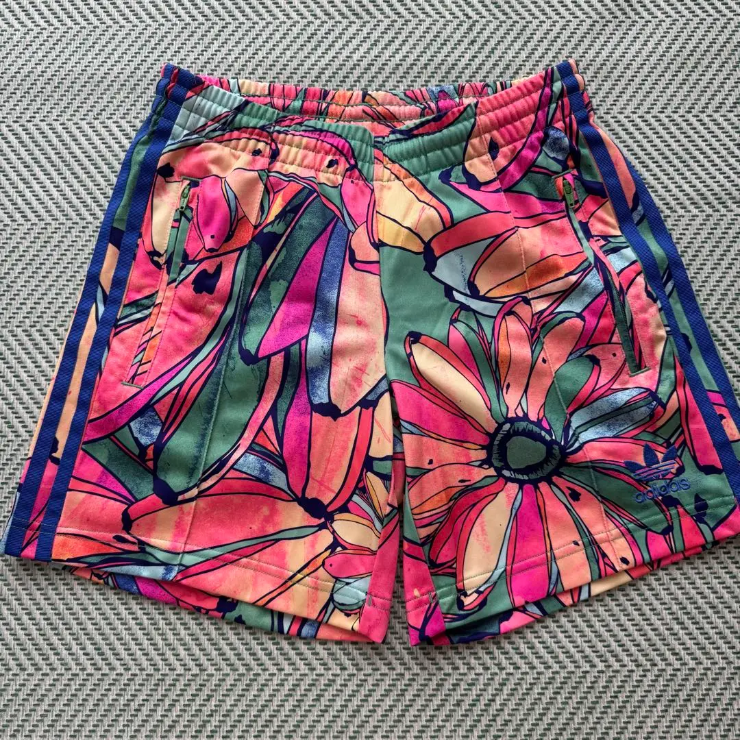 adidas - adidas originals farm 人気　花柄　ショートパンツ　M～L 2025年最新】adidas 柄・デザイン：花柄 レディース ショート