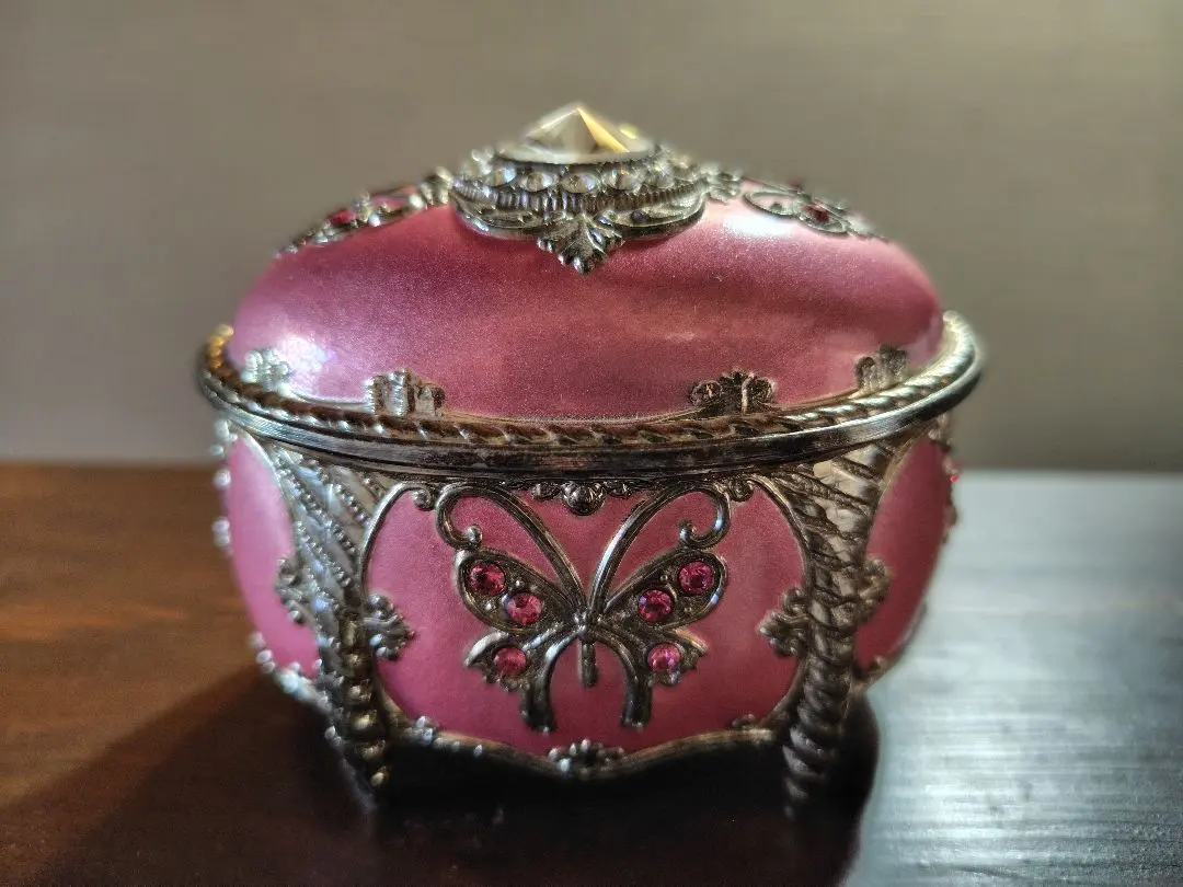Thumbnail of Accessory case, jewelry box, butterfly, pink
