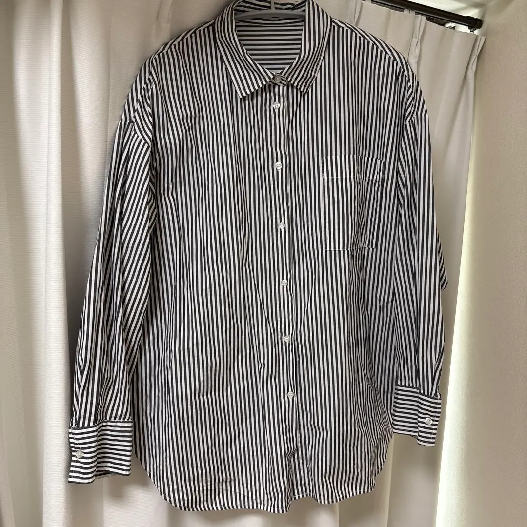 Thumbnail of Striped long-sleeved shirt, size M