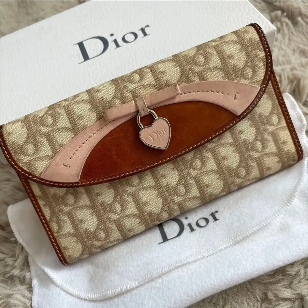 クリスチャンディオール 長財布 フラップ ハートロゴ金具 裏地トロッター柄 本革 2025年最新】dior トロッター 財布 ハートの人気アイテム - メルカリ