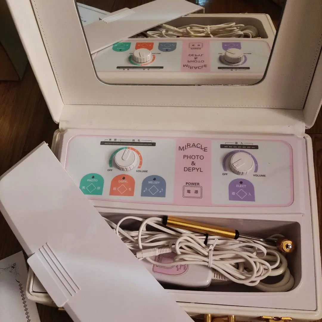 美品★☆たかの友梨★60倍レンズCCD搭載レーザー脱毛・美顔器☆【５２万円】 たかの友梨 レーザー脱毛 美顔器 フォトフラッシュ（脱毛、美顔