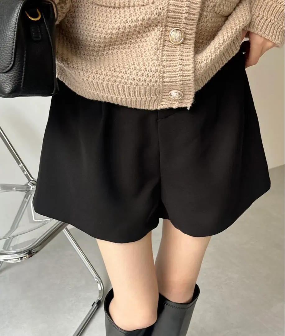 Thumbnail of Tuck High Waist Basic Shorts - Black