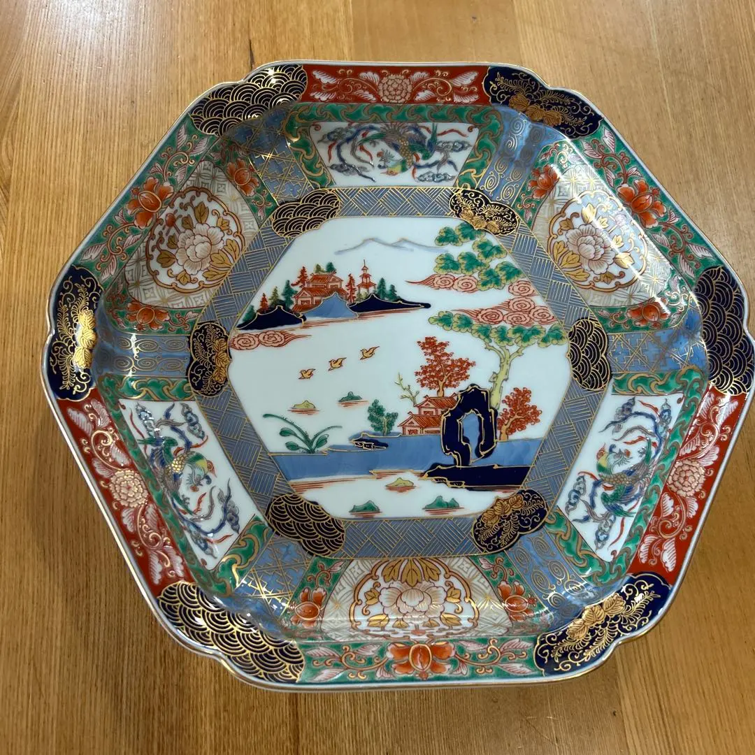 Thumbnail of Arita-yaki, Ko-Imari, Nishiki-e Sansui (brocade-colored landscape), Koraku Kiln, Hexagonal Large Plate