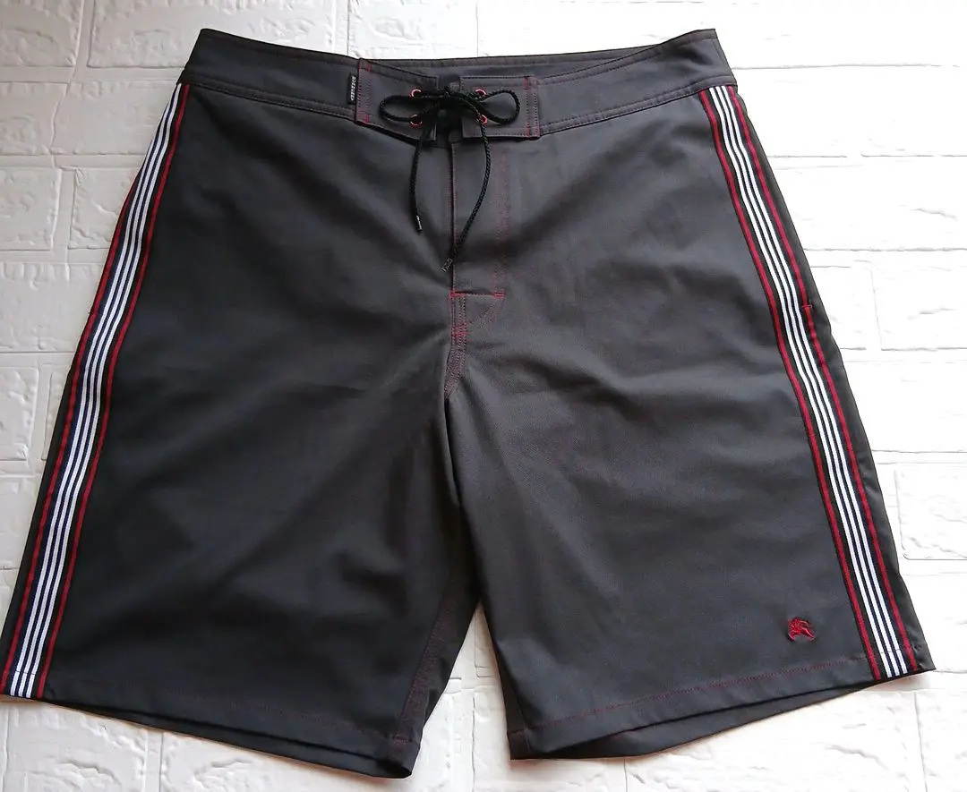 【美品】【L】BURBERRY BLACK LABEL 刺繍ロゴ 水着 メンズ BURBERRY BLACK LABEL（水着）のフリマアイテム一覧