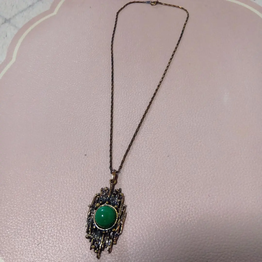 Thumbnail of Vintage-style green stone necklace