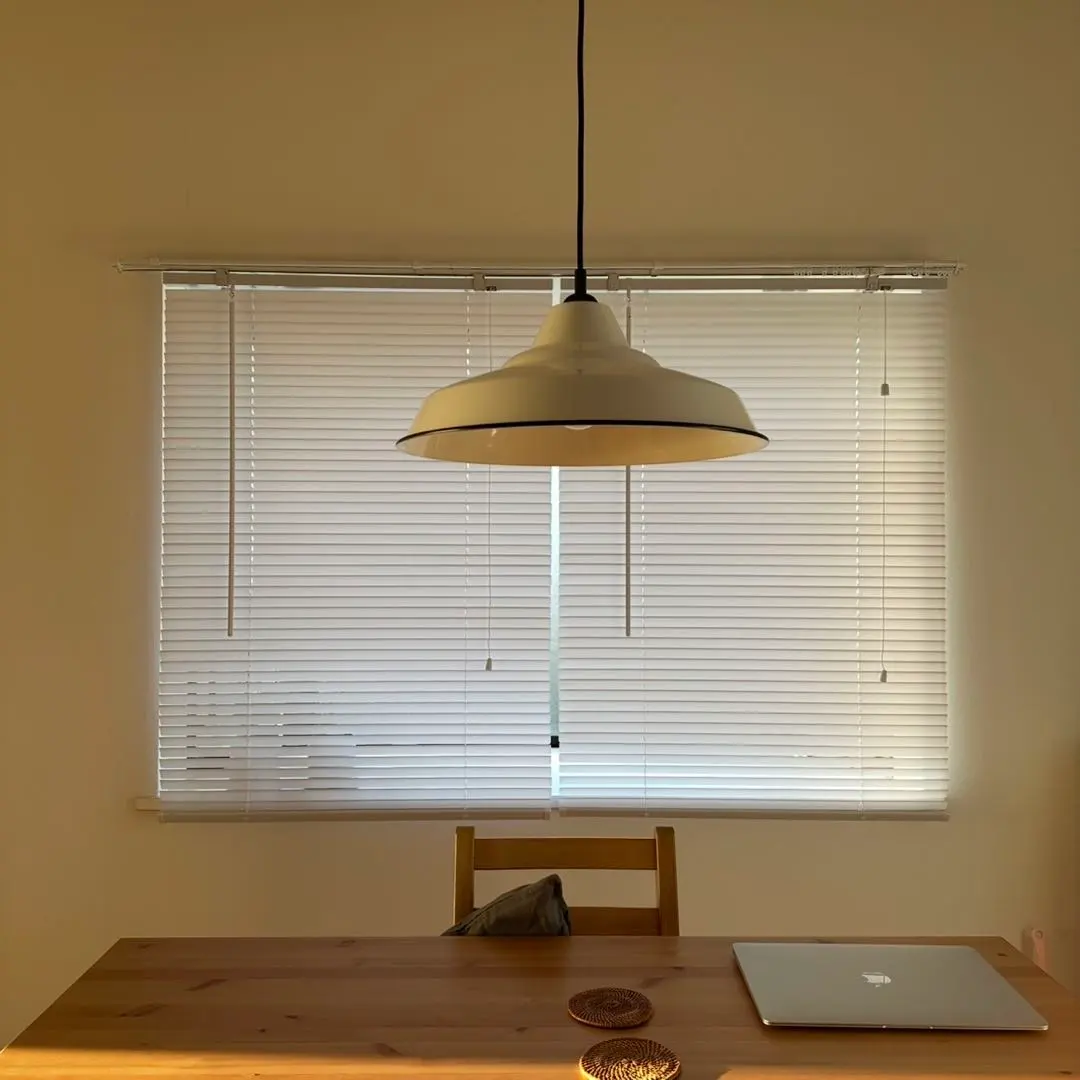 塑膠百葉窗 白色 的縮圖