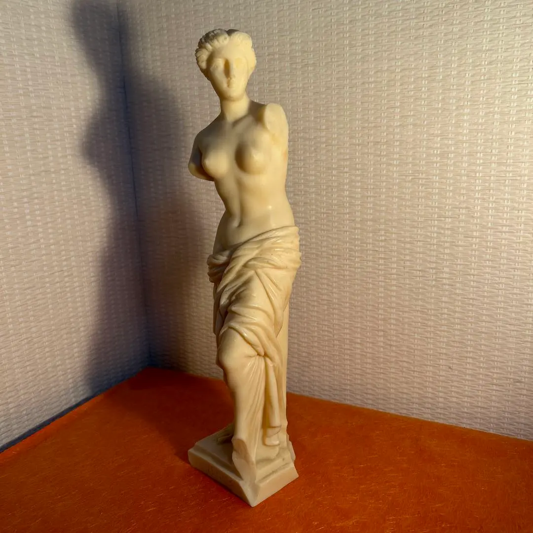 Thumbnail of Venus de Milo statue