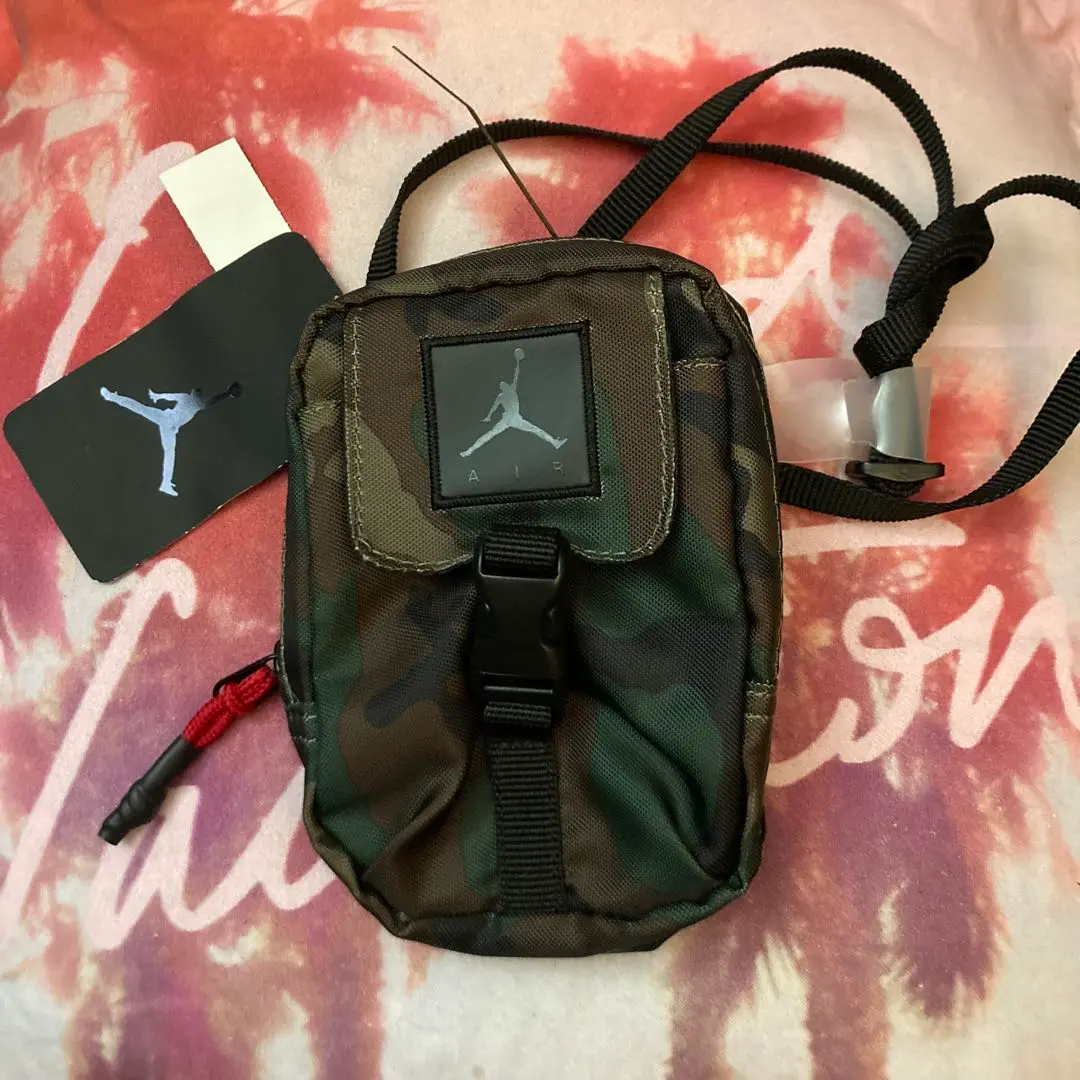 最新モノグラムウエストポーチ☆話題沸騰中☆Jordan☆お早めに！ JORDAN BRAND JAM MONOGRAM CAMERA BAG / ジョーダン ブランド
