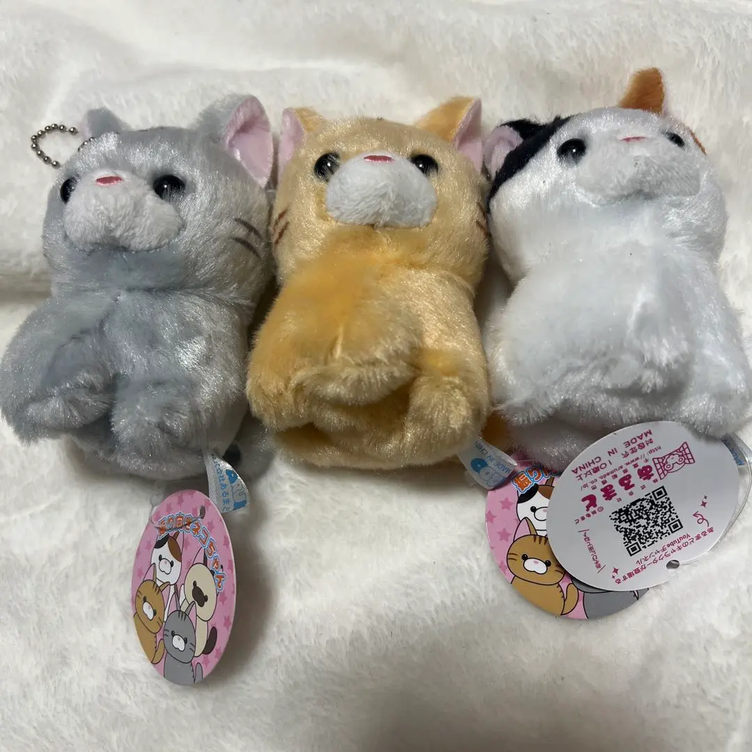 Thumbnail of Turning Around Cat Mascot Keyholder