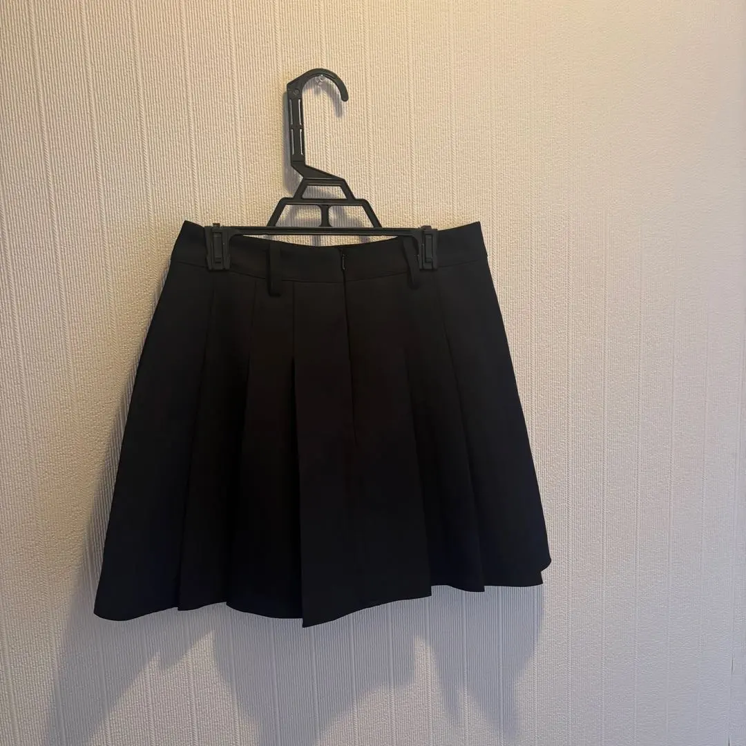 NICE CLAUP 黑色 百褶迷你裙 的縮圖