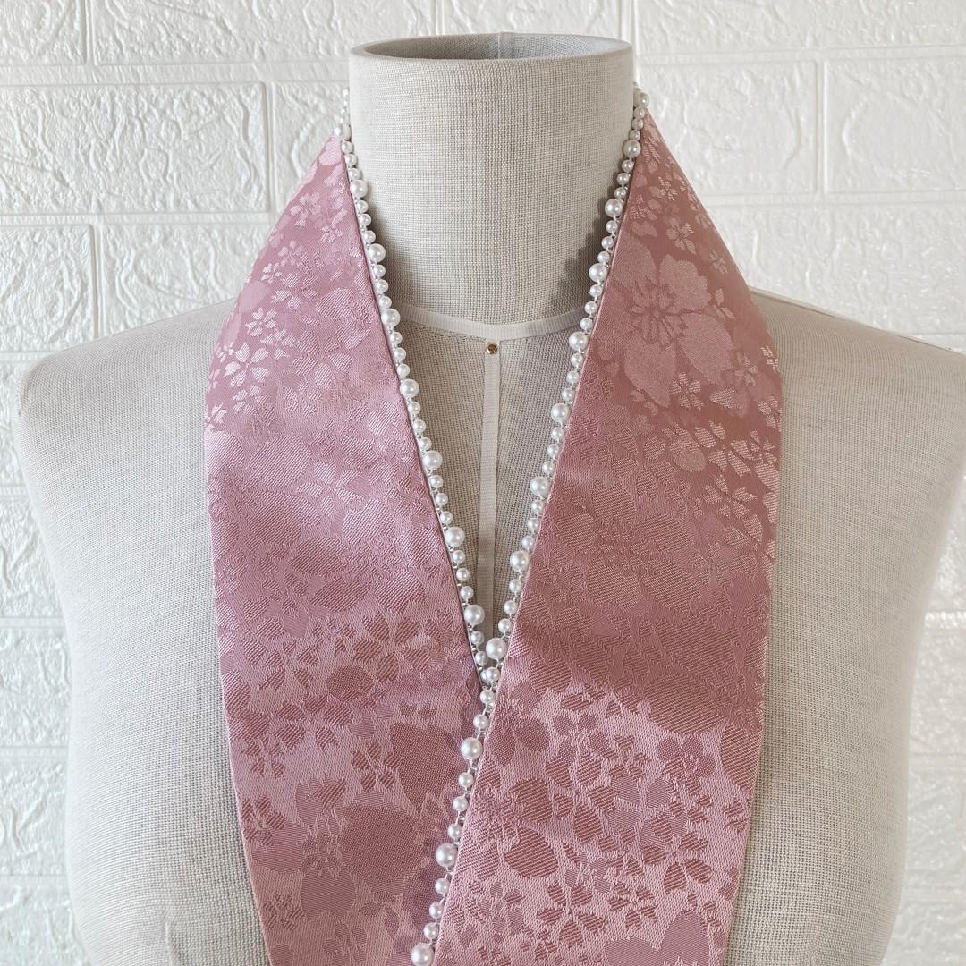 Thumbnail of Seijin-shiki (Coming-of-Age Ceremony) pre-shoot, kasane-eri (layered collar), pearl, date-eri (decorative collar), ji-gara (pattern on the fabric), omairi (shrine visit), graduation ceremony, han-eri (half-collar), furisode (long-sleeved kimono), kimono