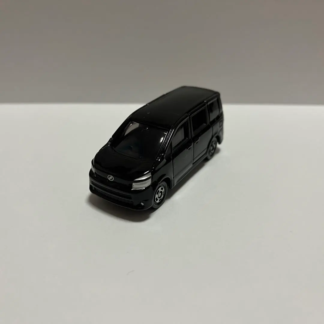 多美卡 No.107 豐田 VOXY 絕版 的縮圖