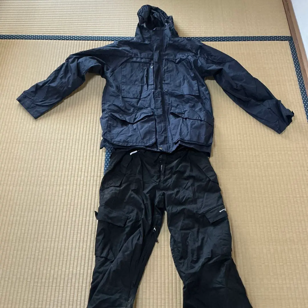 Thumbnail of Snowboard wear set (top and bottom)