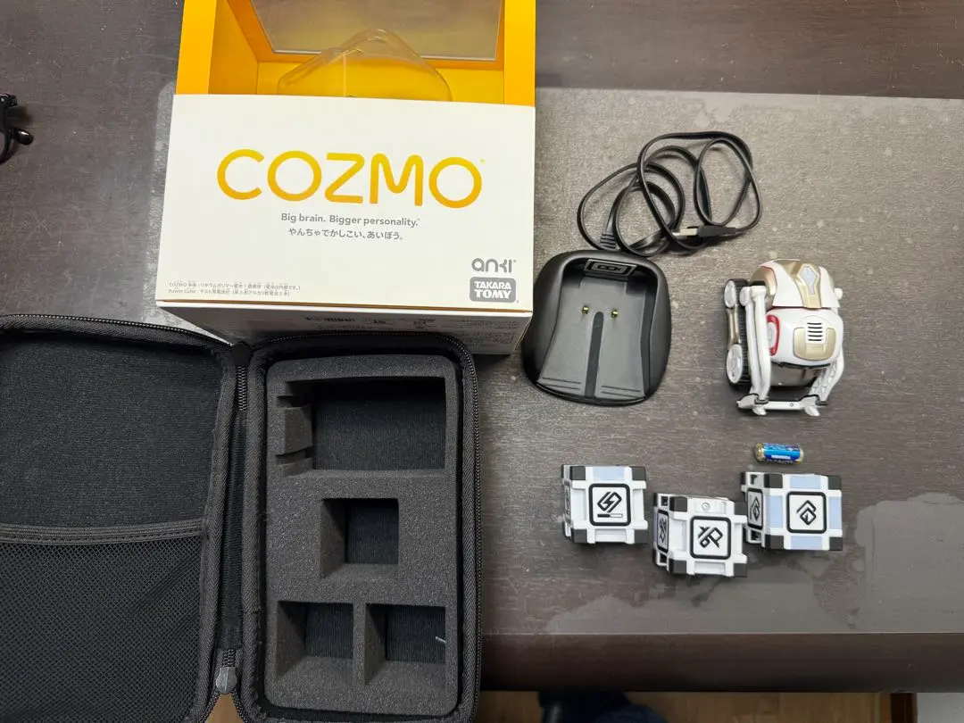 値下げ中【中古】Anki Cozmo コズモ　ロボットトイ　動作確認済み AIロボット『COZMO(コズモ)』/タカラトミー(AI,人工知能,話題