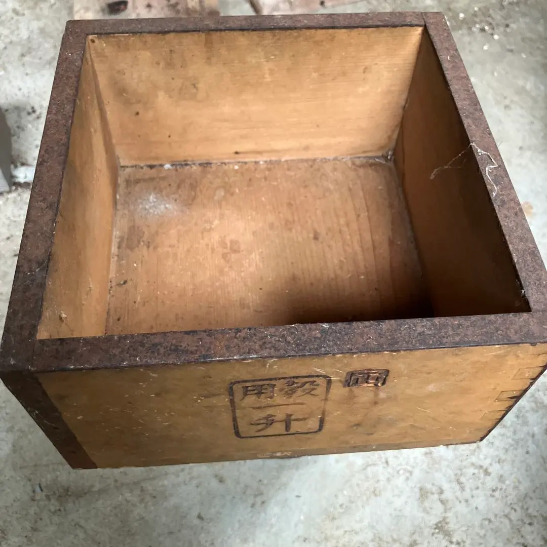 Thumbnail of Further reduced! Showa retro one-sho measure (for rice) with "kokuyo" (grain leaves) design