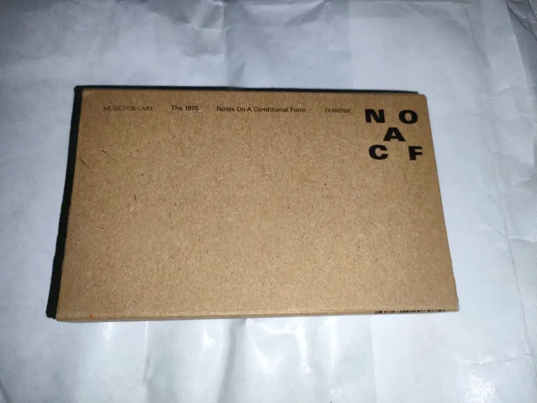 THE 1975 サイン入りアルバム CD Amazon.co.jp: THE 1975 サイン入り アルバム : 家電＆カメラ