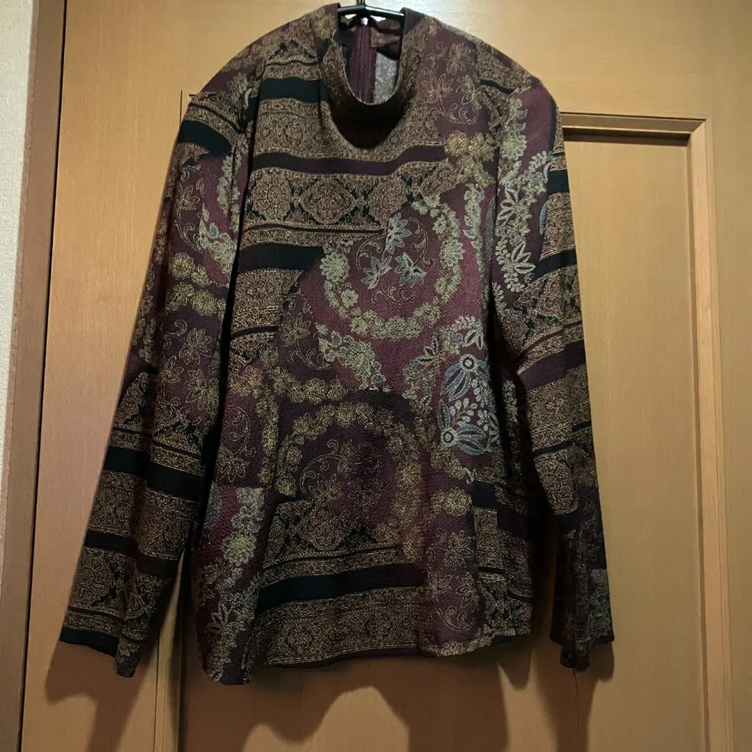 Thumbnail of Shisendo, long-sleeved garment with a crimson base and floral pattern