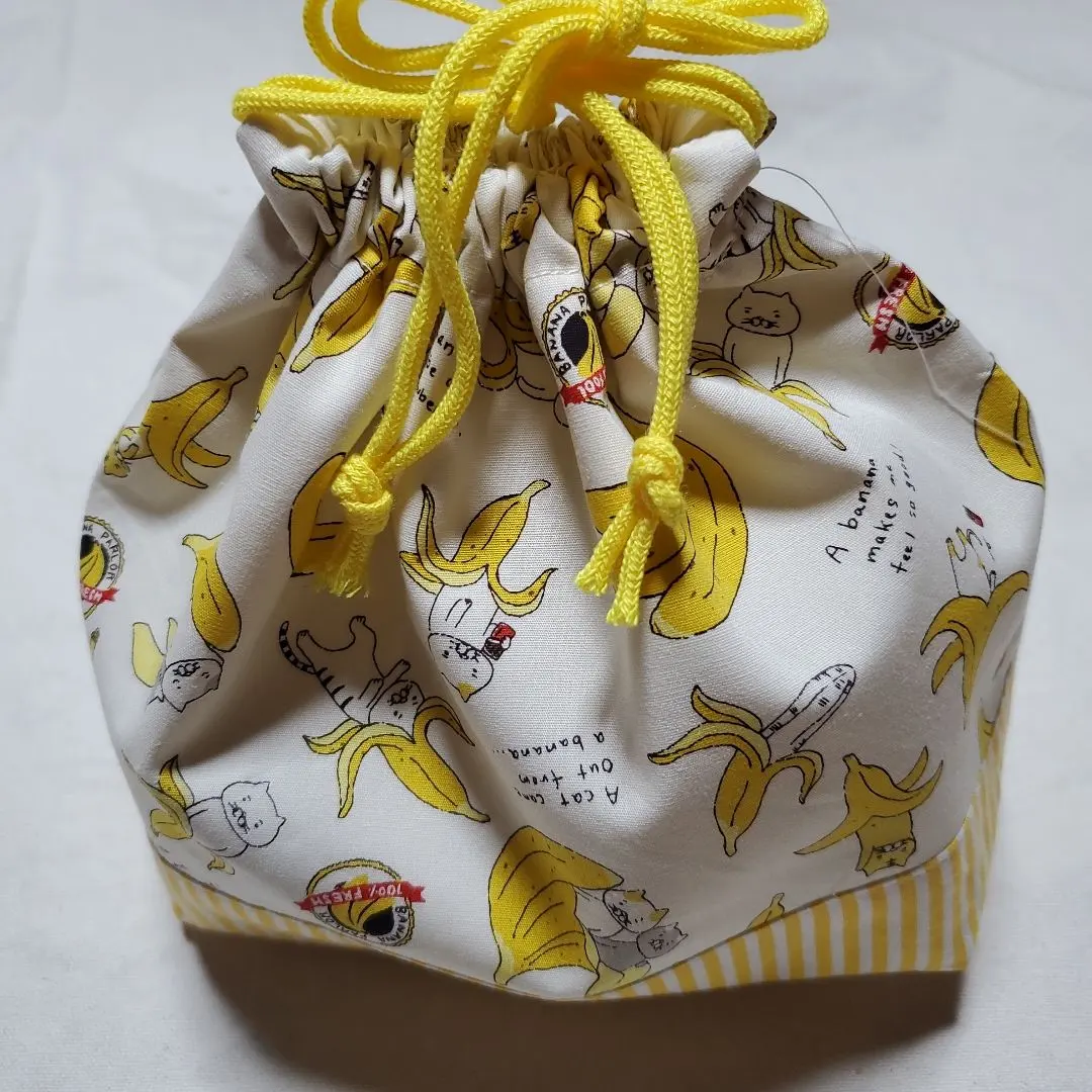 Thumbnail of Lunch bag with cat and banana pattern (white)