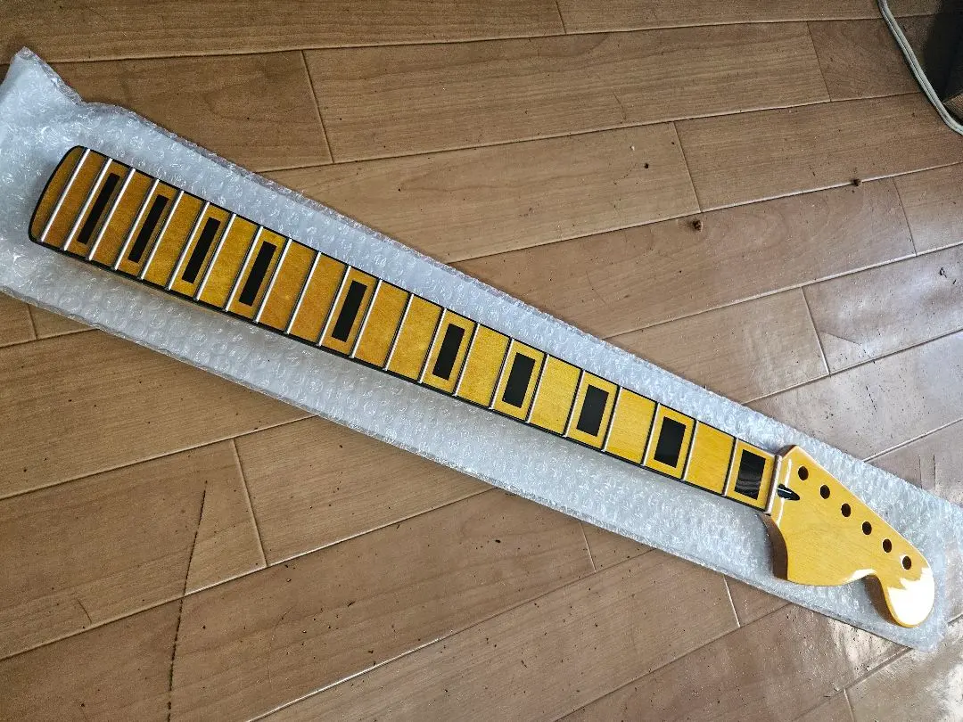 Thumbnail of Guitar neck maple large headstock