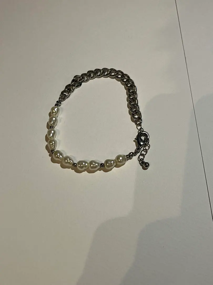 Thumbnail of Pearl bead and silver chain bracelet
