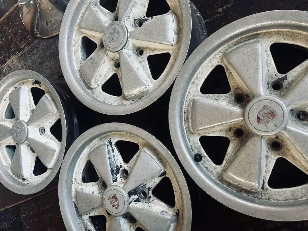 新品 VW ポルシェアロイ FUCHS15X5.5 5H130 2本 センター４ 新品 VW ポルシェアロイ FUCHS15X5.5 5H130 2本 センター4 新品