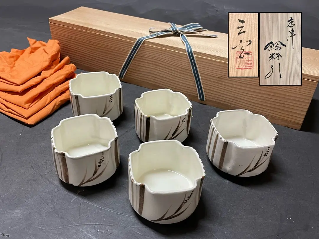 唐津焼　中里重利　三玄窯　絵唐津　芙蓉文　輪花　大皿　大鉢　共箱 2186 唐津焼 三玄窯 中里重利 絵唐津 中皿 菊割 輪花 - メルカリ