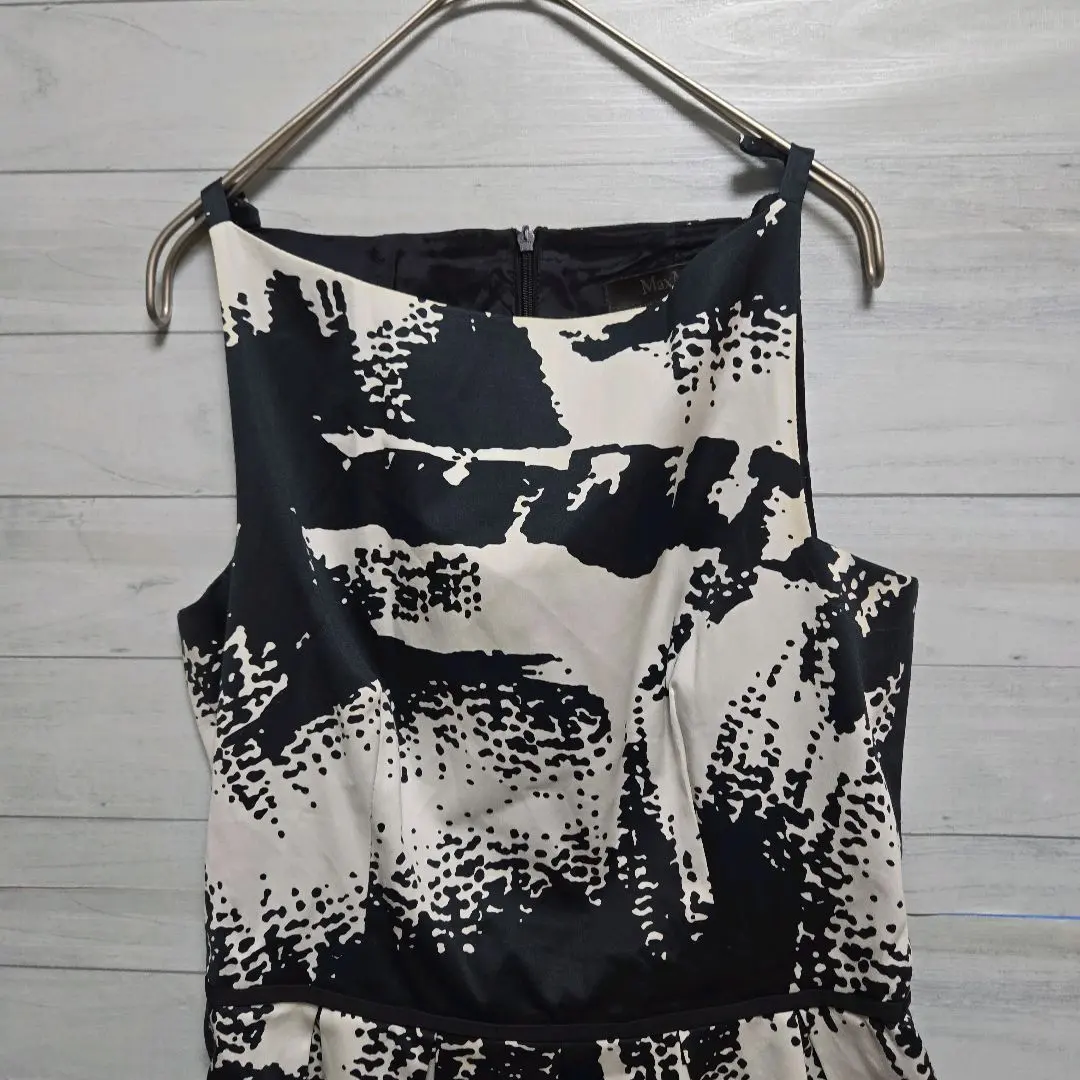 Thumbnail of [Defective] MaxMara Sleeveless Knee-Length Dress, Black and White