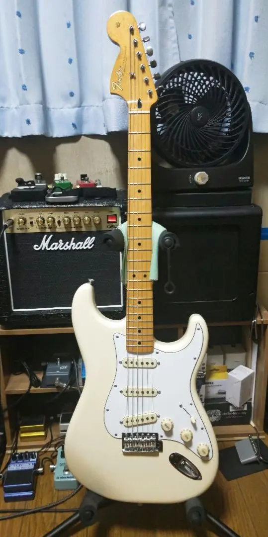 芬達 JIMI HENDRIX Stratocaster 的縮圖
