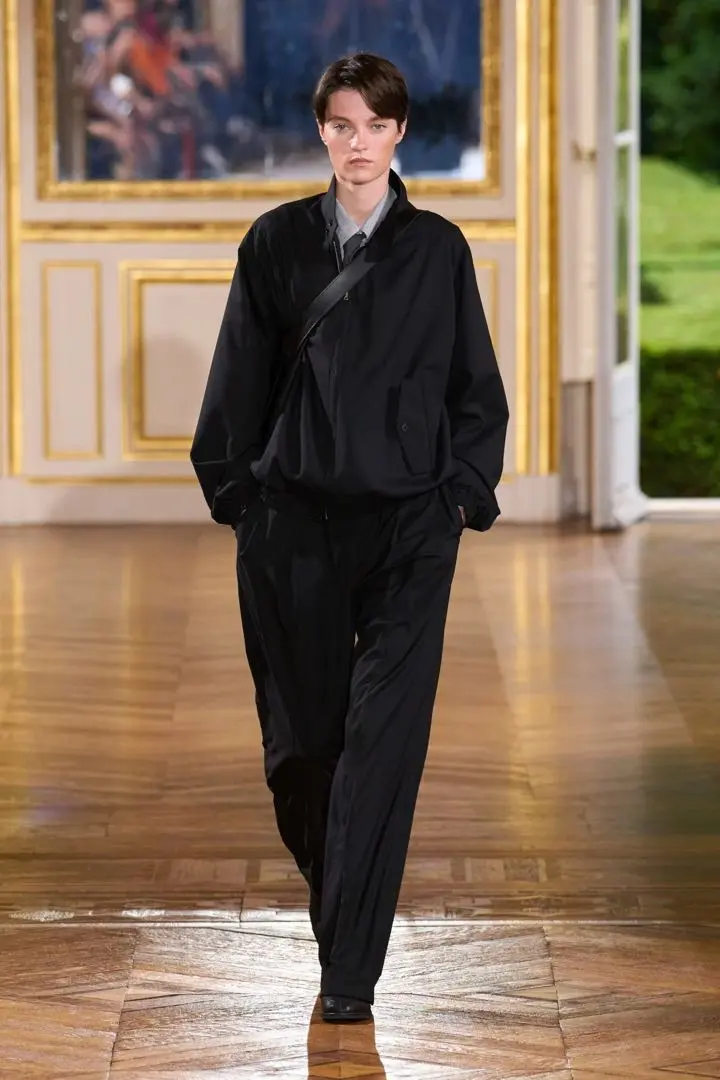 オーラリー　25SS TWO-TUCK SLACKS BLUEFACED WOOL TWO-TUCK SLACKS - AURALEE Official Website