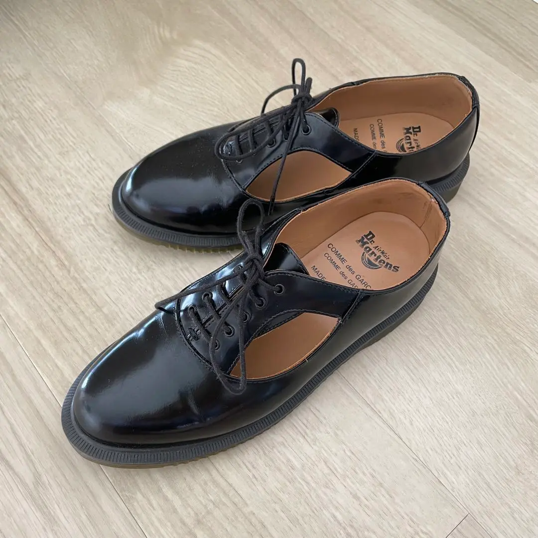 Dr. Martens EMILS ブラック UK5コムデギャルソンコラボ CdG HOMME DEUX x Dr.Martens より気品に溢れた最新コラボ
