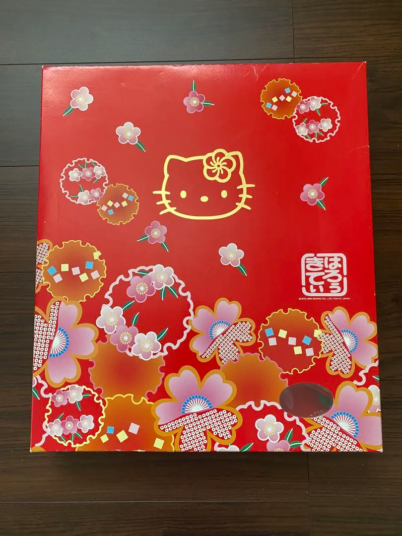 新品未使用　ハローキティ　3歳被布セットと和紙きもの用たとう紙　４枚のセット 七五三/3才着物レンタル/髪飾り付11点セット/赤/〔ハローキティ