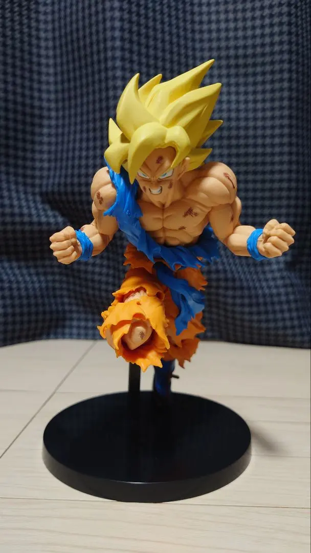 Thumbnail of Dragon Ball Goku figure
