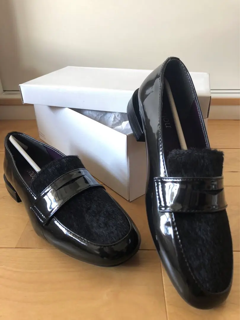新品 ヌエール Tストラップ エナメル レザー ローファー ブラック 38 24 新品 ヌエール Tストラップ エナメル レザー ローファー