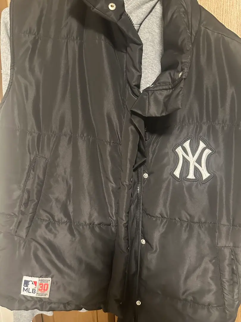 ヤンキース ダウンベスト フード付き YANKEES MLBの通販 by