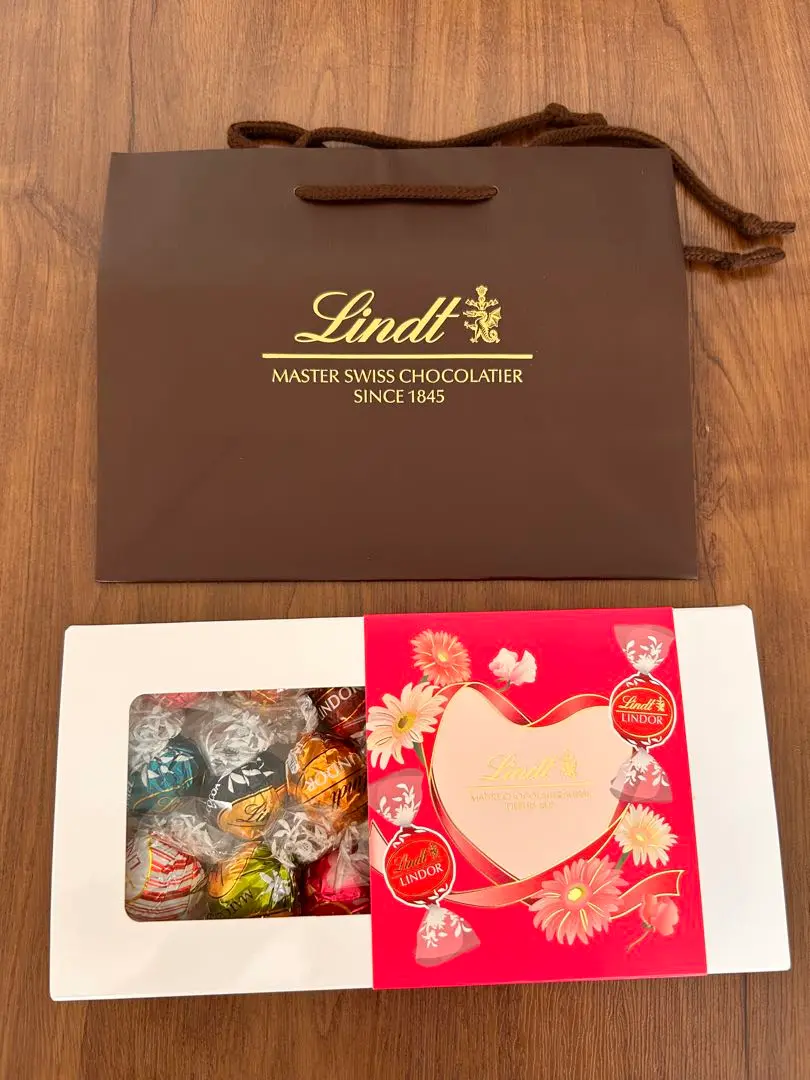 あーにゃ！Lindt LINDOR ティスティング　シーズナル　4箱 リンツ クール便 4箱 リンドール アソートセット 3種類選べる