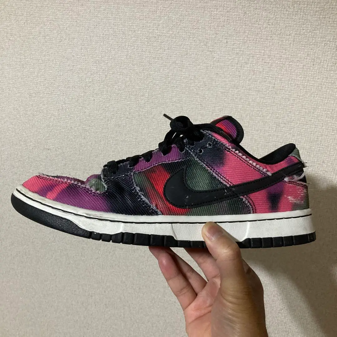 箱、黒タグ付き NIKE DUNK LOW RETRO PRM Graffiti スニーカー