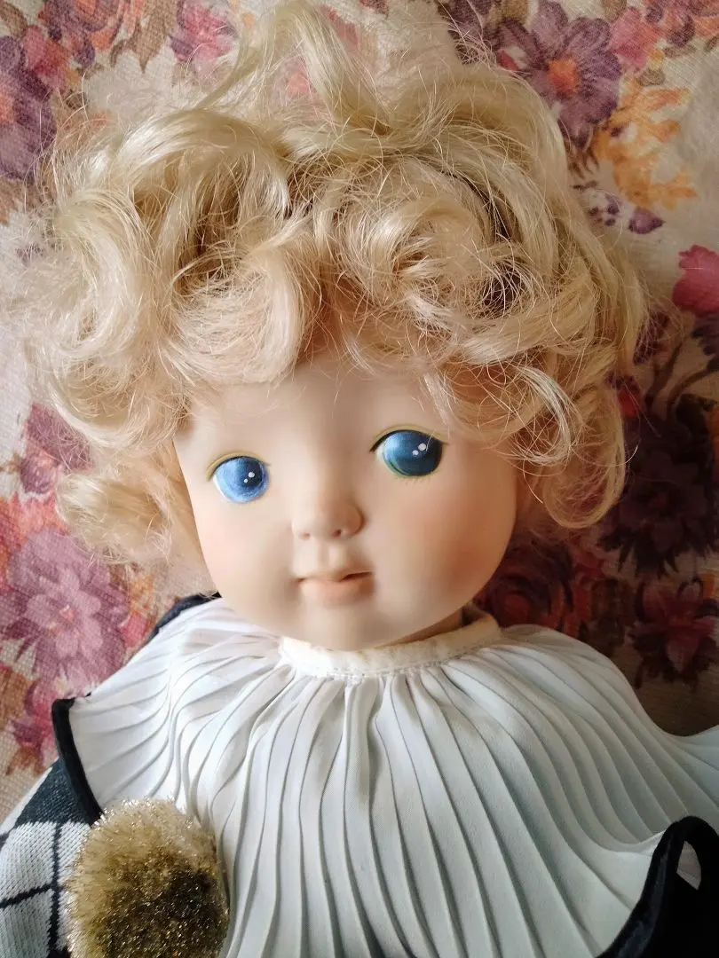 椅子付き　セキグチ　シルキードール　ブルーアイズ　青い目　ブロンドヘア　お人形 Amazon | セキグチ シルキードール 人形 Sekiguchi 一部ソフビ
