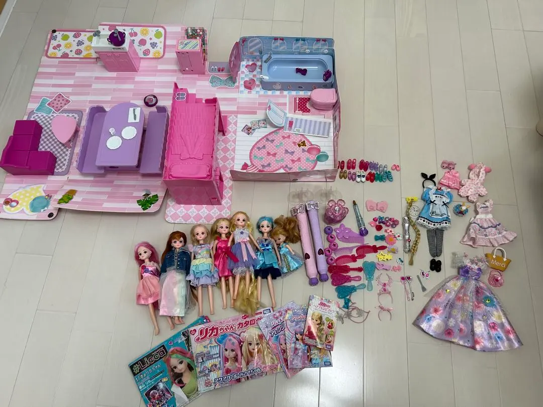 Thumbnail of Licca-chan doll set with dollhouse, bulk sale