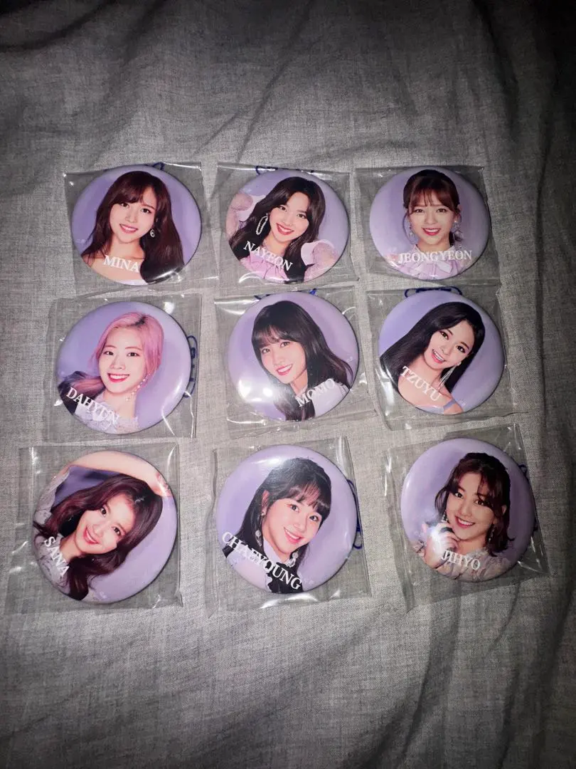 Thumbnail of K-POP Pin Badge Set of 9