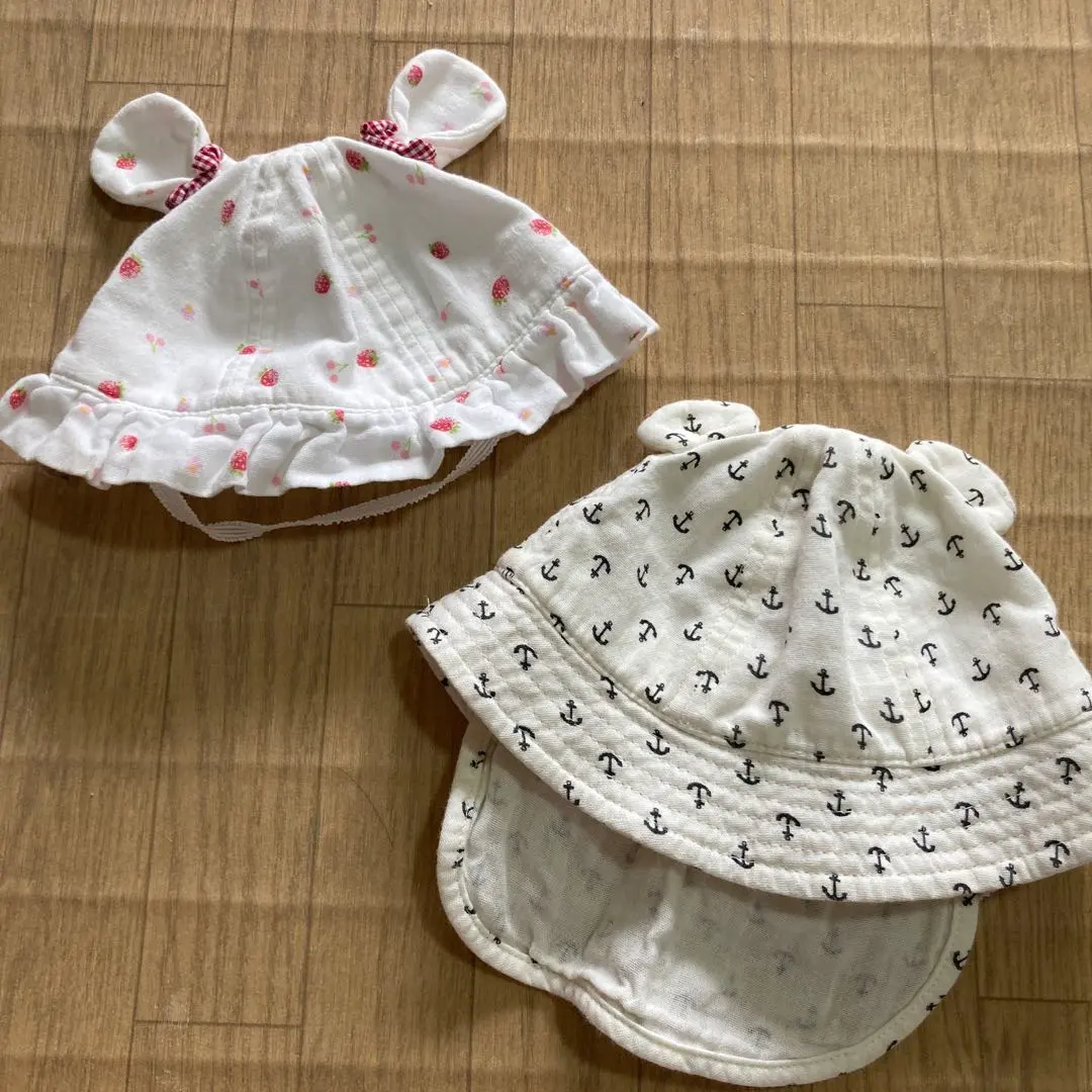 Thumbnail of Baby hats, set of 2