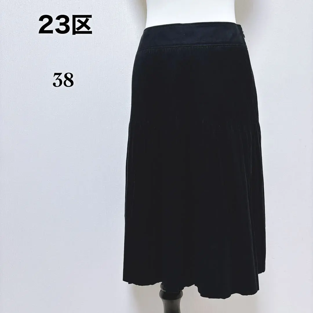 Thumbnail of 【23区】Excellent Condition 2-Tier Pleated Midi Flare Skirt Black M